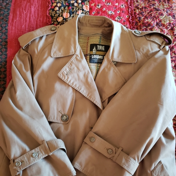 London Fog raincoat EUC size 16Reg w/zip out liner - Picture 2 of 6